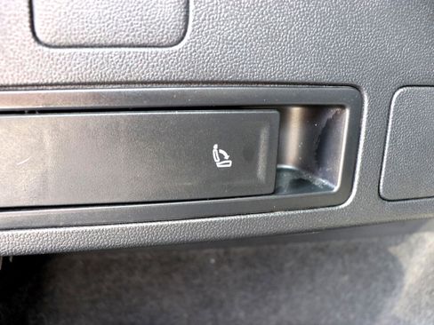 Used 2022 Volkswagen Tiguan S image 50