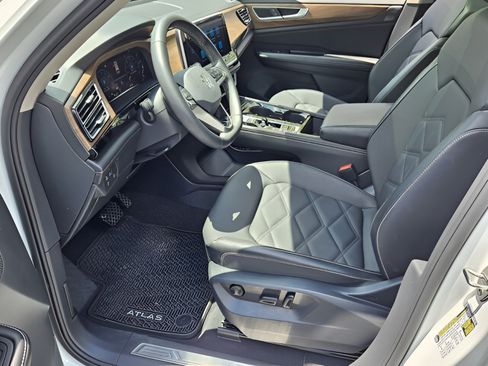 Certified 2024 Volkswagen Atlas SE FWD image 11