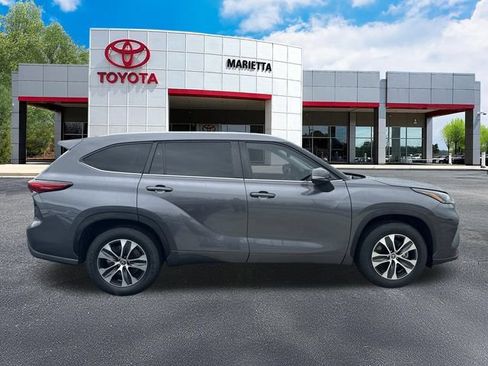Used 2023 Toyota Highlander XLE FWD image 30