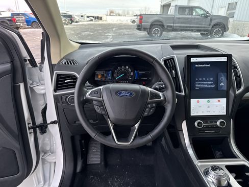 Used 2024 Ford Edge SEL image 22