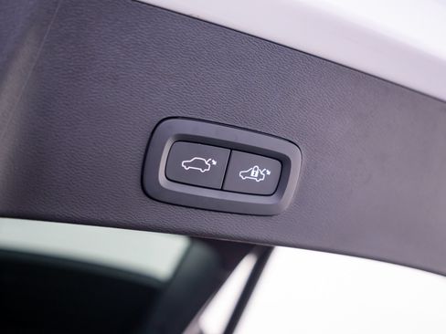 Used 2023 Volvo XC40 Recharge Ultimate AWD/4WD image 32