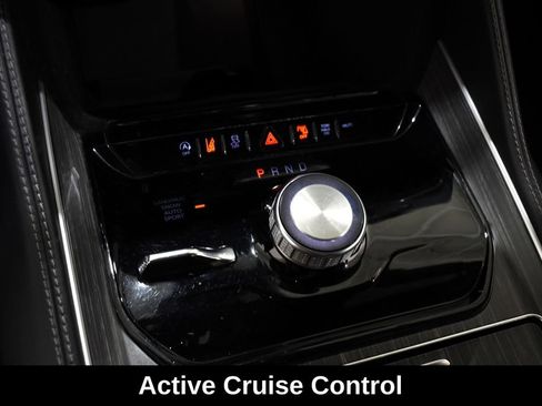 Used 2024 Jeep Wagoneer L Series II w/ Flexible Seating Group AWD/4WD image 23