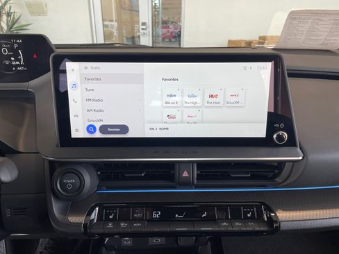 Certified 2025 Toyota Prius XLE image 28