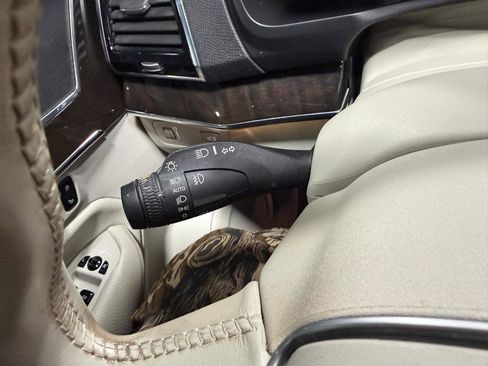 Used 2018 Volvo XC90 T6 Momentum w/ Convenience Package image 36