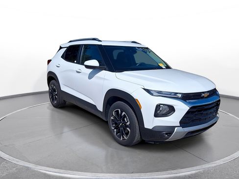 Used 2022 Chevrolet TrailBlazer LT w/ Convenience Package FWD image 2
