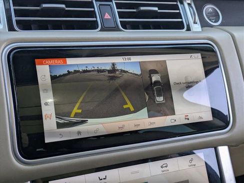 Used 2020 Land Rover Range Rover HSE image 13