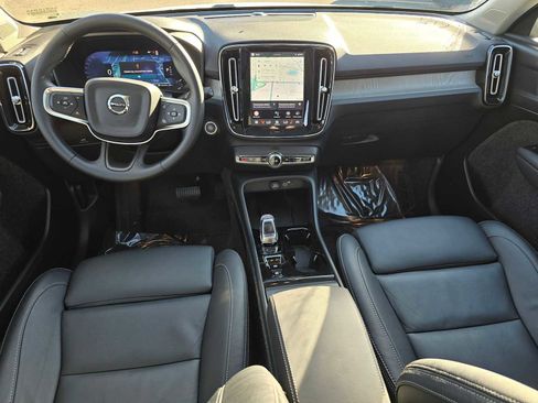Certified 2025 Volvo XC40 B5 Plus image 18