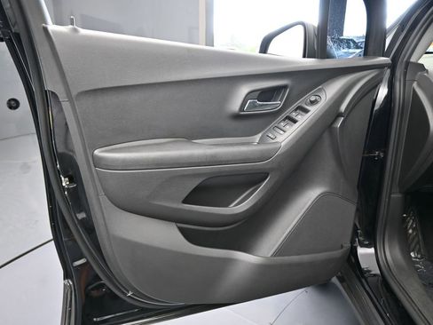 Used 2020 Chevrolet Trax LS image 16