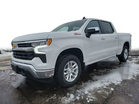 Used 2025 Chevrolet Silverado 1500 LT image 2