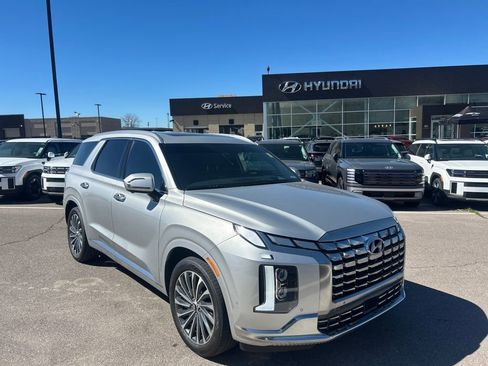 Used 2024 Hyundai Palisade Calligraphy image 1