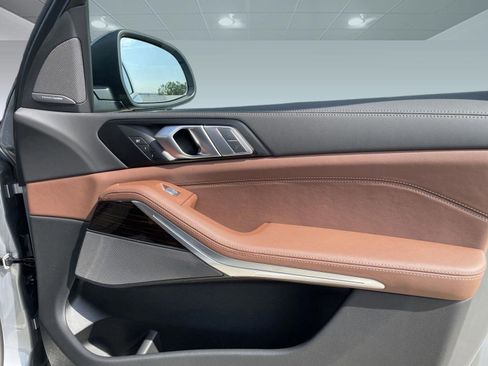 Used 2026 BMW X7 xDrive40i w/ Premium Package image 31