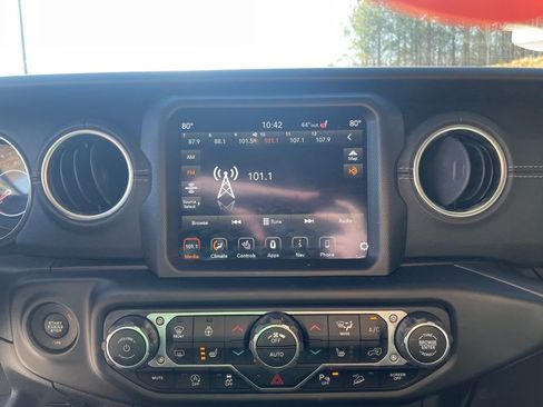 Used 2020 Jeep Wrangler Unlimited Sahara image 16