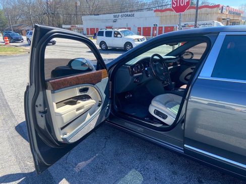 Used 2016 Bentley Mulsanne RWD image 9