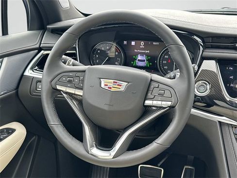 Used 2025 Cadillac XT6 Sport w/ Technology Package image 5