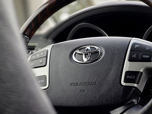 Used 2013 Toyota Land Cruiser AWD/4WD image 13
