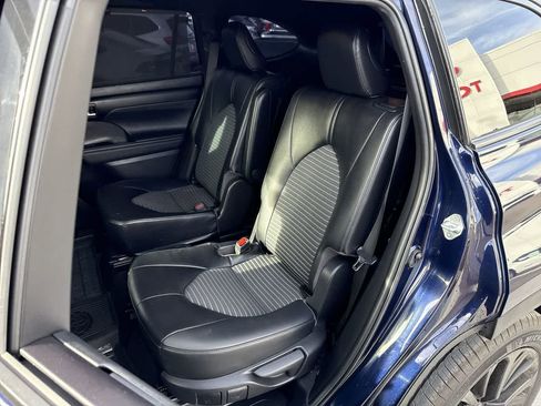 Used 2023 Toyota Highlander XSE image 12