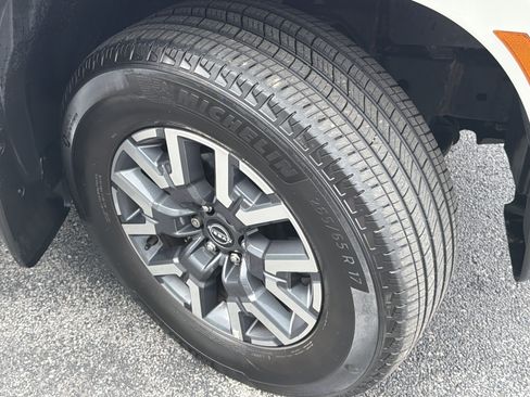 Certified 2023 Nissan Frontier SV w/ SV Convenience Package AWD/4WD image 12