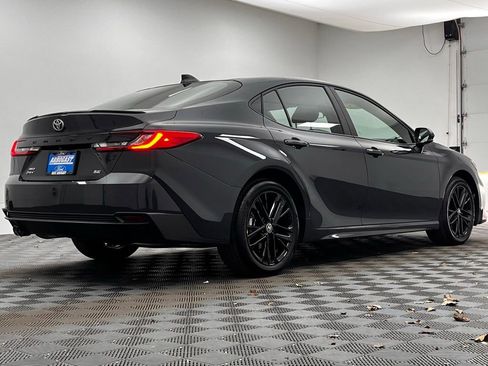 Used 2025 Toyota Camry SE image 7