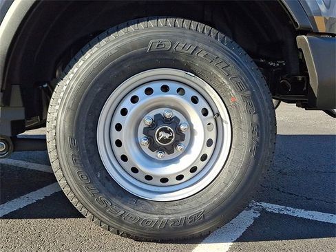 New 2025 Ford Bronco 4-Door image 5