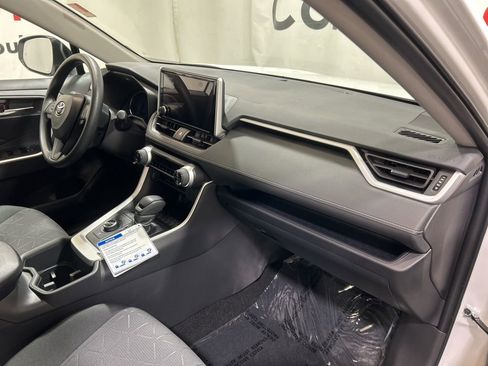 Used 2025 Toyota RAV4 XLE image 13