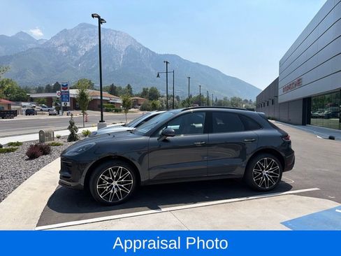 Certified 2023 Porsche Macan AWD/4WD image 2