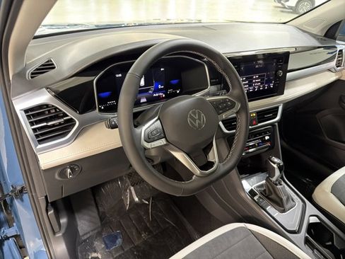 New 2026 Volkswagen Taos SE FWD image 14