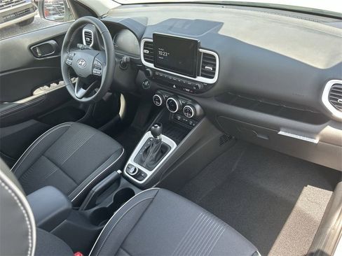 New 2025 Hyundai Venue Limited image 19