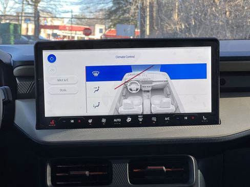 New 2025 Ford Maverick Lariat w/ 4K Tow Package image 21