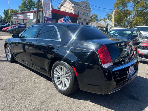 Used 2017 Chrysler 300 Limited image 6
