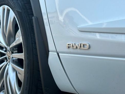Certified 2025 Toyota Highlander Platinum AWD/4WD image 13