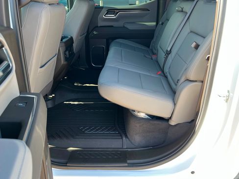 Used 2025 Chevrolet Silverado 1500 LT Trail Boss w/ Convenience Package II AWD/4WD image 23