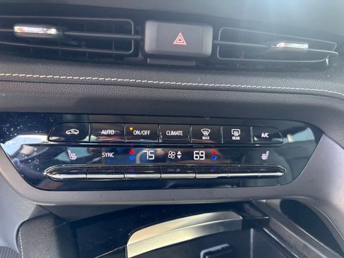 Used 2021 Buick Envision Essence AWD/4WD image 29