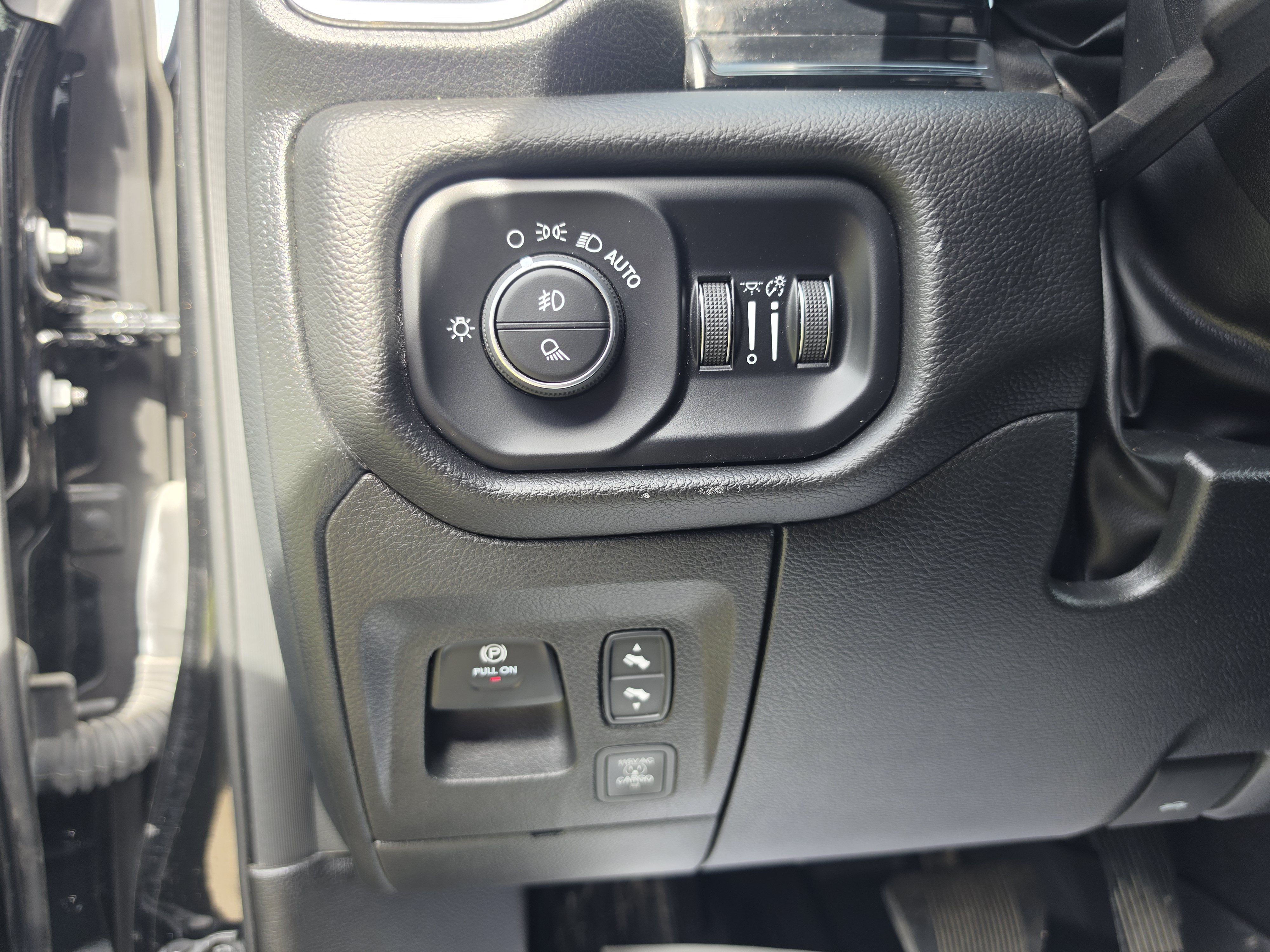 Used 2025 RAM 1500 Laramie w/ Night Edition AWD/4WD image 19