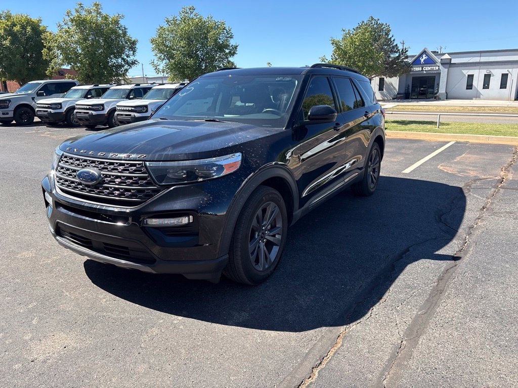 Used 2023 Ford Explorer XLT w/ Equipment Group 202A RWD image 9