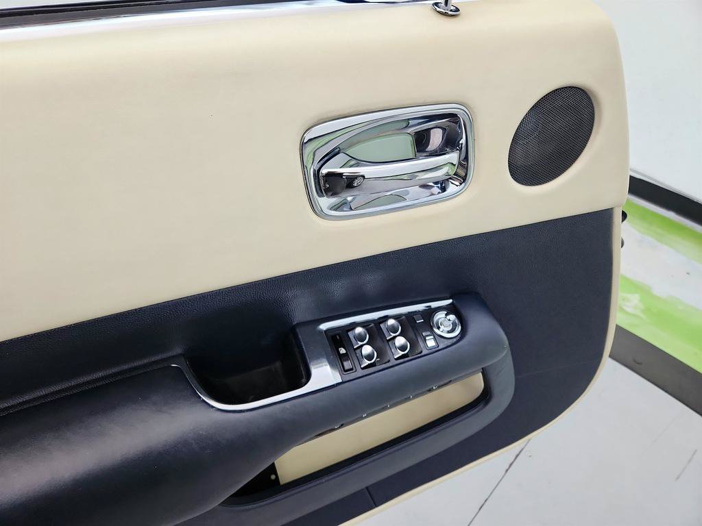 Used 2014 Rolls-Royce Wraith RWD image 22