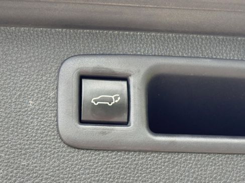 Used 2023 Toyota Highlander XSE AWD/4WD image 8