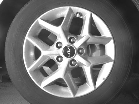 Used 2025 Kia Soul LX w/ LX Technology Package FWD image 15
