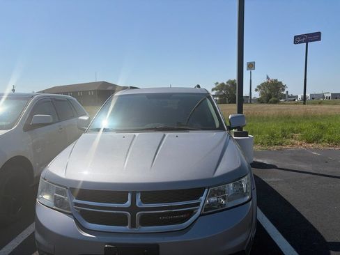 Used 2016 Dodge Journey SXT FWD image 3