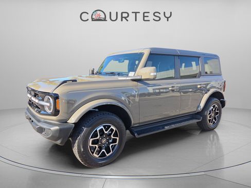 Used 2025 Ford Bronco Outer Banks image 1