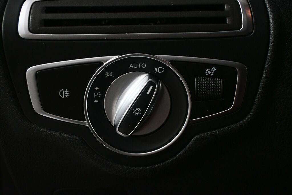 Certified 2021 Mercedes-Benz C 300 4MATIC Cabriolet image 17