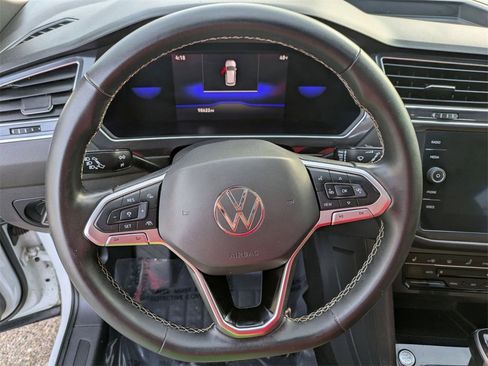 Used 2022 Volkswagen Tiguan SE image 18