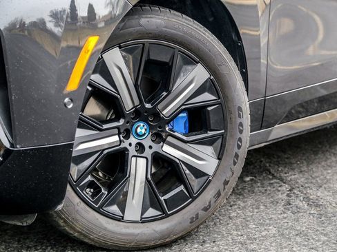 Used 2025 BMW iX xDrive50 w/ Premium Package image 9