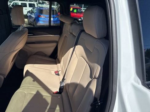 Certified 2024 Jeep Grand Cherokee Limited w/ Luxury Tech Group II image 19