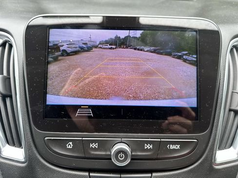 Used 2020 Chevrolet Malibu LT FWD image 17