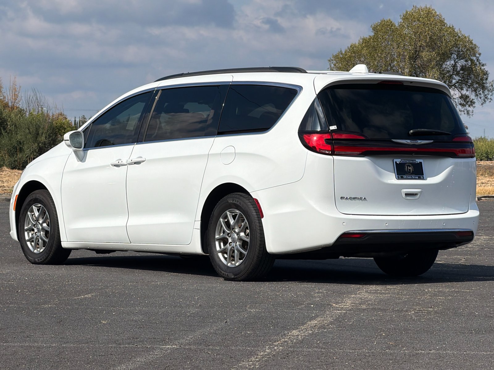 Used 2021 Chrysler Pacifica Touring FWD image 6