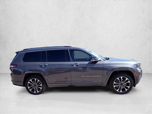 Used 2021 Jeep Grand Cherokee L Overland w/ Luxury Tech Group IV AWD/4WD image 5