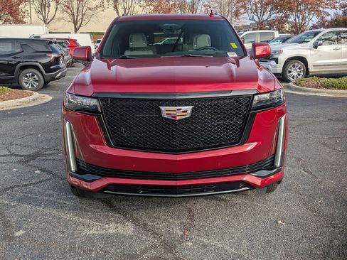 Used 2023 Cadillac Escalade Sport image 3
