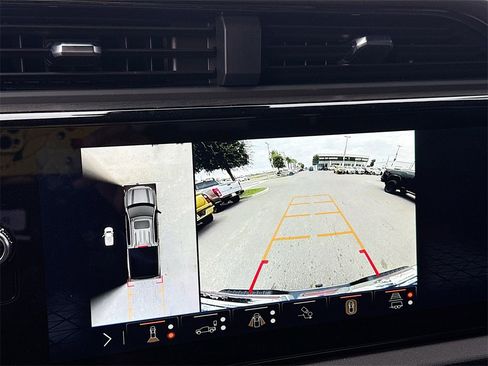 Used 2025 GMC Sierra 1500 AT4 image 17