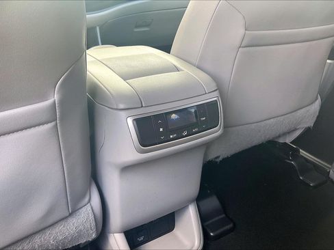 Used 2018 Toyota Highlander Limited AWD/4WD image 41