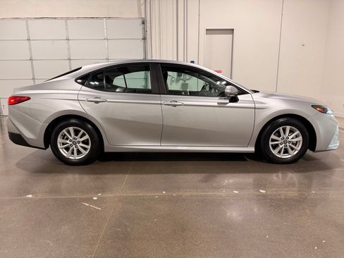 Used 2025 Toyota Camry LE FWD image 4